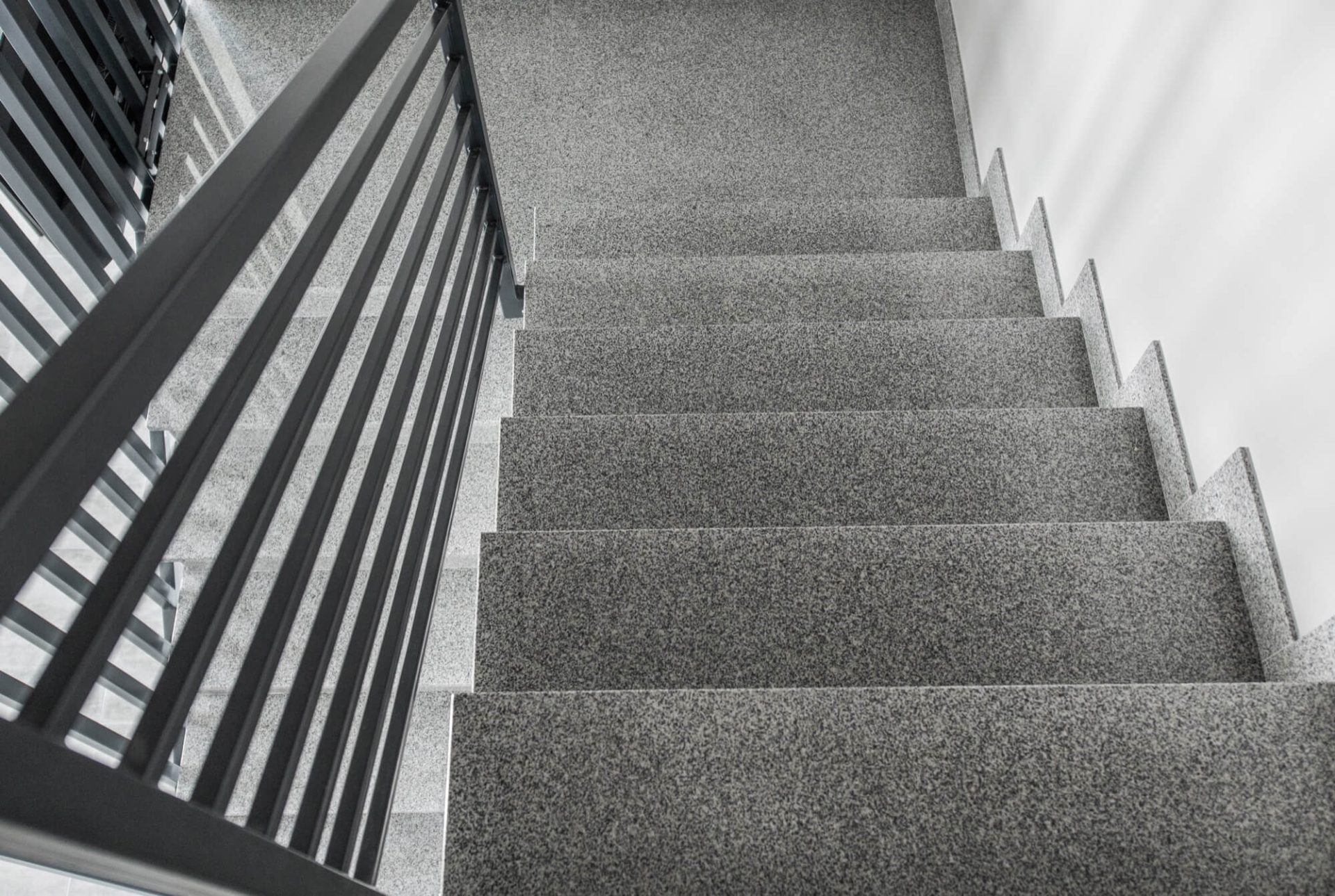 Trapprenovering Båstad presenterar ett nyligen renoverat trapphus